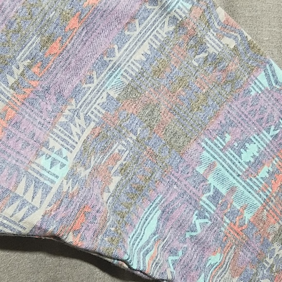 Lularoe Randy Tee - Picture 2 of 3